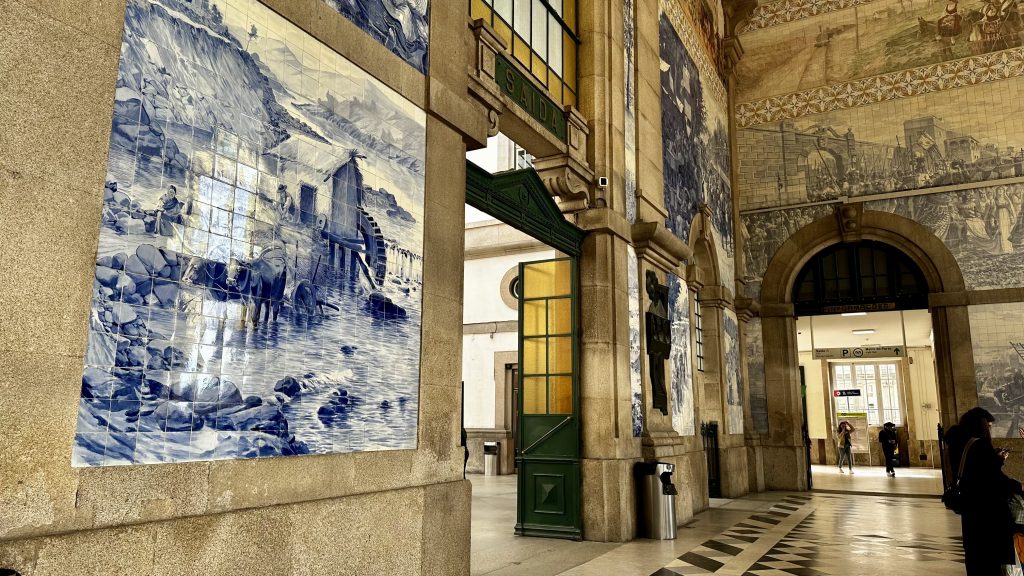 The interior of Porto's Sao Bento train station