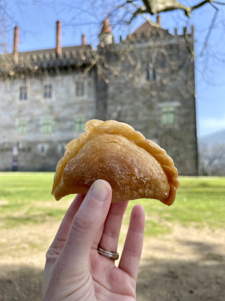 A torta de Guimaraes with the Palace of the Dukes in the background