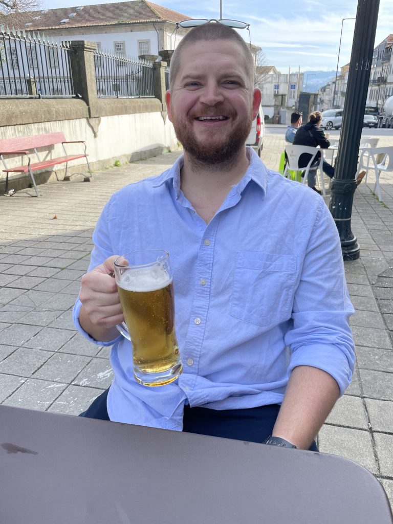 Marshall drink a Super Bock at Oficina dos Rissois