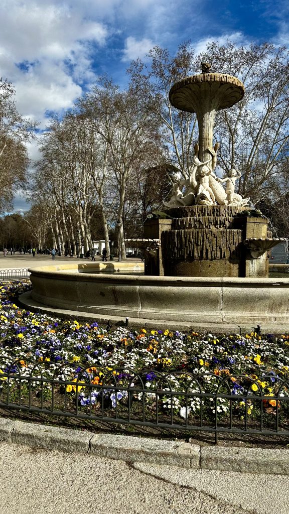 A fountain at Parque El Retiro in Madrid