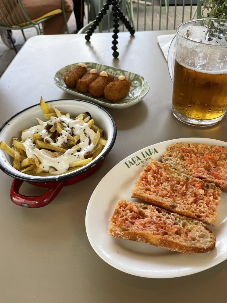 Pan con tomate and croquettes in Madrid