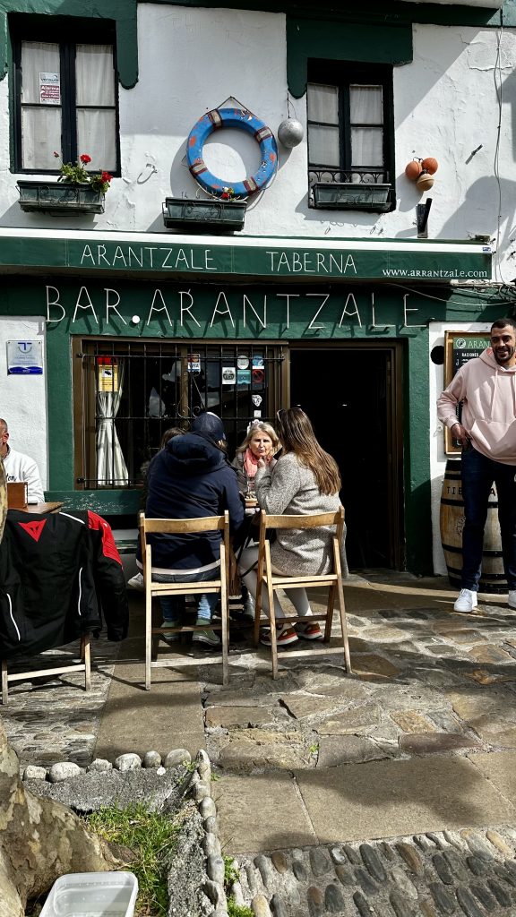 The entrance to Arantzale Taberna in Getxo