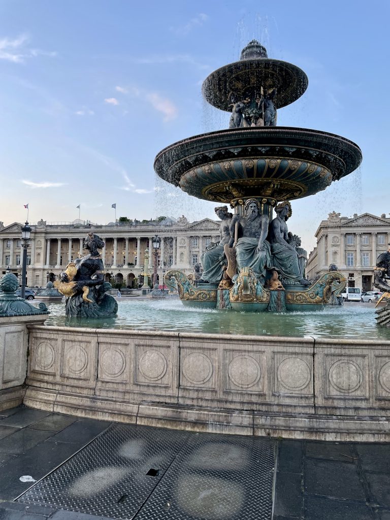Fontaines de la Concorde on a sunny day